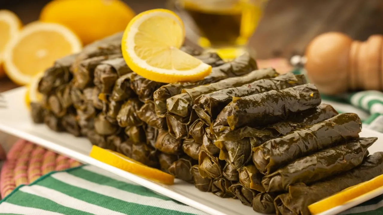 Ünlü Şeflerden Yaprak Sarma Sırrı: Lezzetini İkiye Katlayan Sos! Haberi