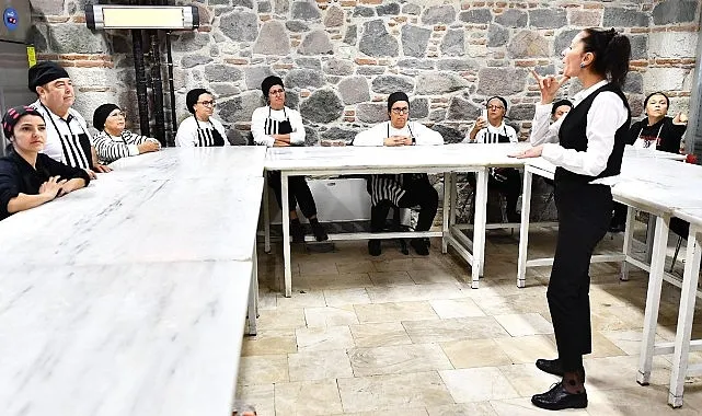 3 Mart Dünya Kulak ve İşitme Günü’nde işaret dili çevirmenleri hikâyelerini anlattı İzmir’de sağırların “sesi” var haberi