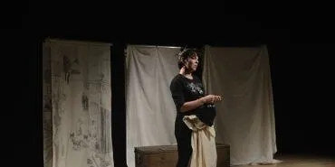 5. Ayvalik Kadın Oyunları Festivali, Dünya Tiyatrolar Günü’nde, Dünya Tiyatrolar Bildirgesi’nin okunmasıyla sona erdi. haberi