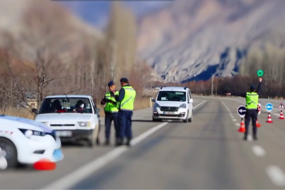 9 günlük tatilin ilk trafik bilançosu: 5 ölü, 1.219 yaralı haberi