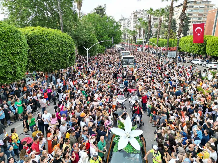 Adana'da dolu dolu karnaval... Portakal Çiçeği Karnavalı 4 Nisan'da haberi