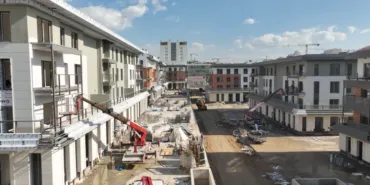 Ağır yıkıma uğrayan şehir yeniden ihya ediliyor... Kahramanmaraş'ta 4 bin işçi aralıksız çalışıyor haberi