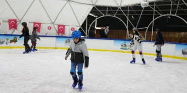 Ankara Keçiören'de buz pateni keyfi haberi