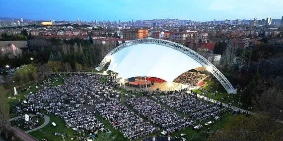 Ankara Üniversitesinde 8 bin öğrenci iftar sofrasında buluştu haberi