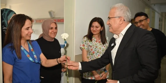 Antalya Kumluca'da sağlık çalışanlarına 'Tıp' ziyareti haberi