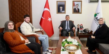 Artvin Valisi Ergün şehit Aydemir'in ailesini kabul etti haberi