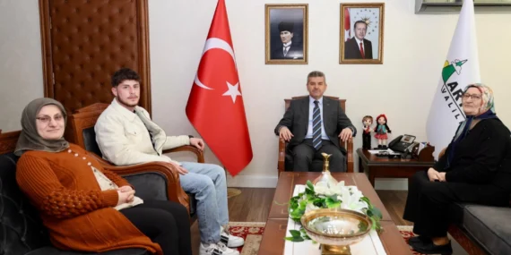 Artvin Valisi Ergün şehit Aydemir'in ailesini kabul etti haberi