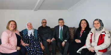 Artvin Valisi Ergün'den evlilikte 50'nci yılını kutlayan çifte ziyaret haberi