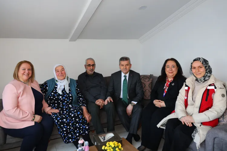 Artvin Valisi Ergün'den evlilikte 50'nci yılını kutlayan çifte ziyaret haberi