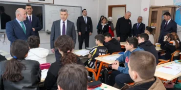 Artvin Valisi Ergün'den okul ziyareti haberi