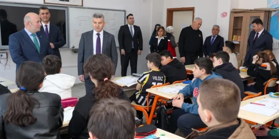 Artvin Valisi Ergün'den okul ziyareti haberi