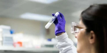 AstraZeneca'dan Çin'e 2,5 milyar dolarlık yatırım... Çin'deki ilk ve tek aşı üretim tesisi olacak haberi