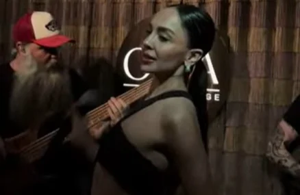 Aybüke Albere 40 derece ateşle sahneye çıktı haberi