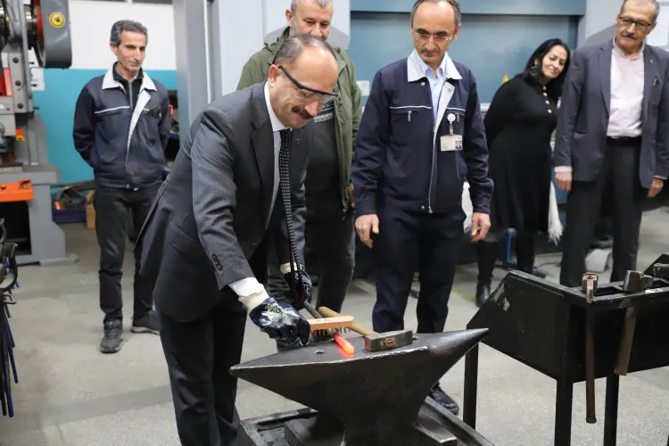 Baharın habercisi için Bursa Tophane MTAL'de demir dövüldü haberi