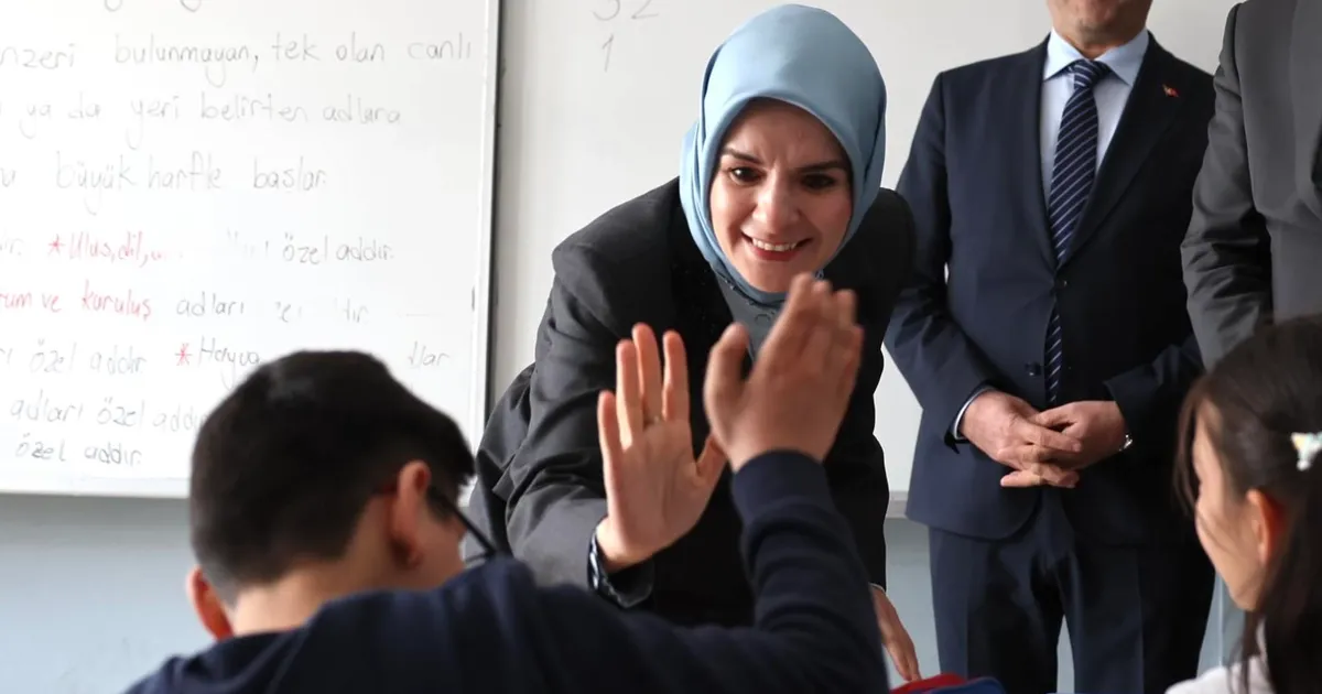 Bakan Göktaş, Başkent'te özel eğitim gören çocuklarla buluştu haberi