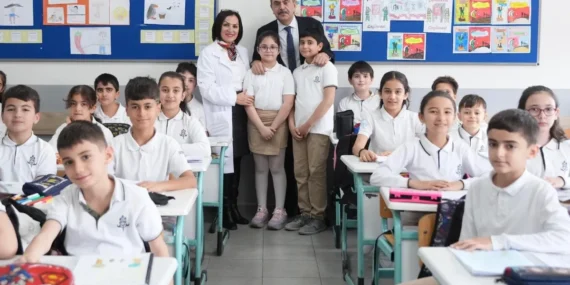 Bakan Tekin, Bursa'daki öğrencinin seçim vaadini yerine getirdi haberi