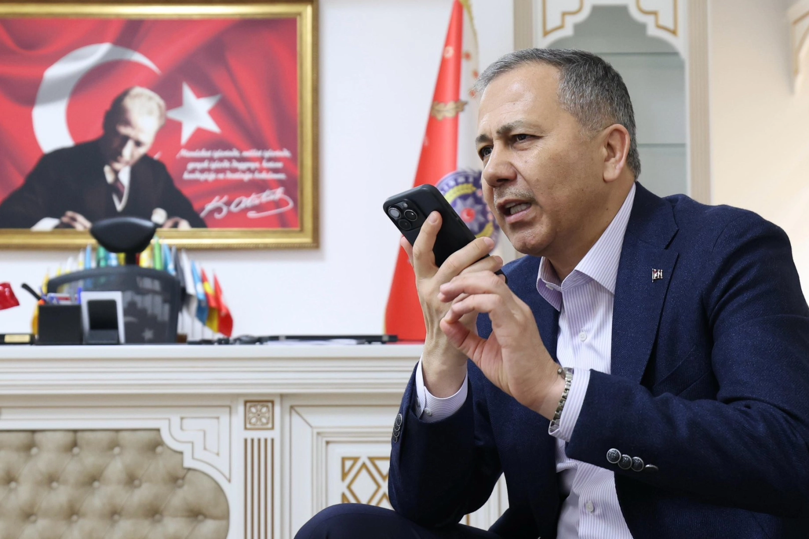 Bakan Yerlikaya'nın bayram telsiz mesajı haberi