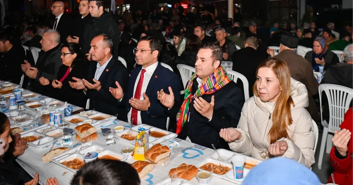 Balıkesir Büyükşehir'den Sındırgı'da 2 bin kişiye iftar haberi