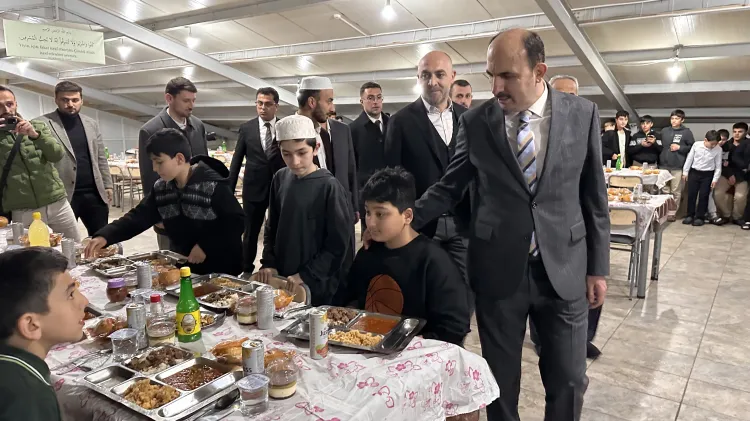 Başkan Altay Çumralıların Ramazan bereketine ortak oldu haberi