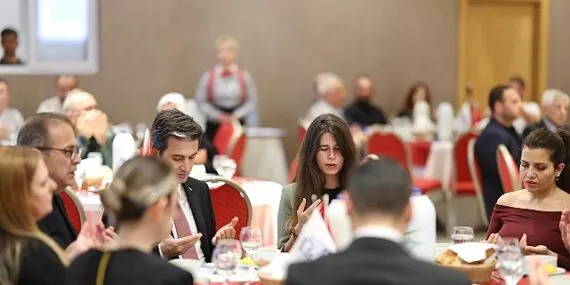 Başkan Denizli, 18 Mart Şehitleri Anma Günü ve Çanakkale Zaferi’nin 110. yıl dönümünde şehit aileleri ve gaziler ile bir araya geldi   haberi