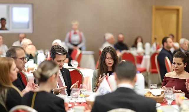 Başkan Denizli, 18 Mart Şehitleri Anma Günü ve Çanakkale Zaferi’nin 110. yıl dönümünde şehit aileleri ve gaziler ile bir araya geldi   haberi