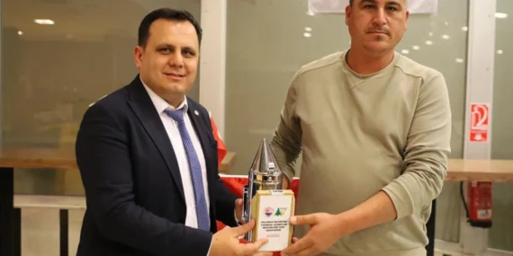 Başkan Durmuş, arıcılara körük dağıttı haberi