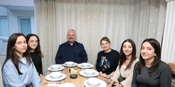 Başkan Pehlivan, öğrencilerin iftar sofrasına konuk oldu haberi