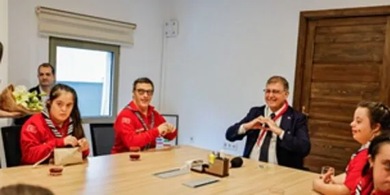 Başkan Tugay down sendromlu izcileri ağırladı haberi