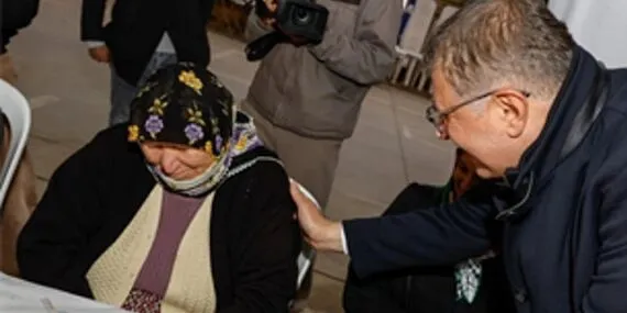 Başkan Tugay ramazan bereketini Kiraz’daki yurttaşlarla paylaştı haberi