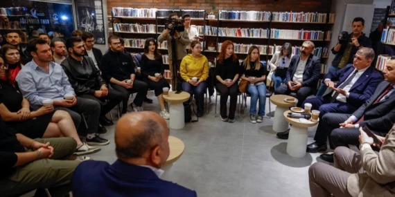 Başkan Tugay'dan gençlere siyasete katılım çağrısı haberi