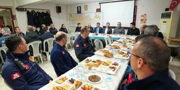 Başkan Zeyrek, İtfaiye Personeli ile Sahurda Buluştu haberi