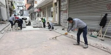 Bayraklı'da yol yenileme ve üst geçit çalışmaları sürüyor haberi