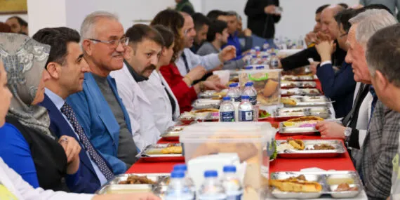 Bilecik Valisi Aygöl, seramik işçileriyle oruç açtı haberi