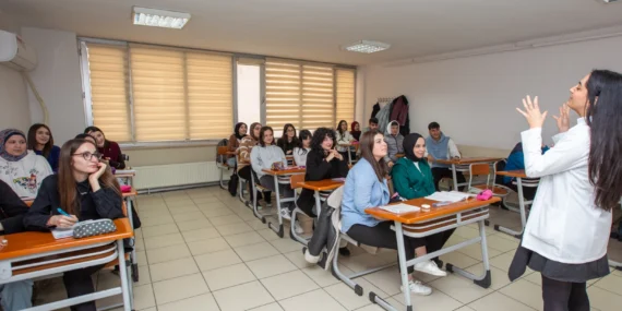 Bursa Büyükşehir, üniversite adaylarının yanında haberi