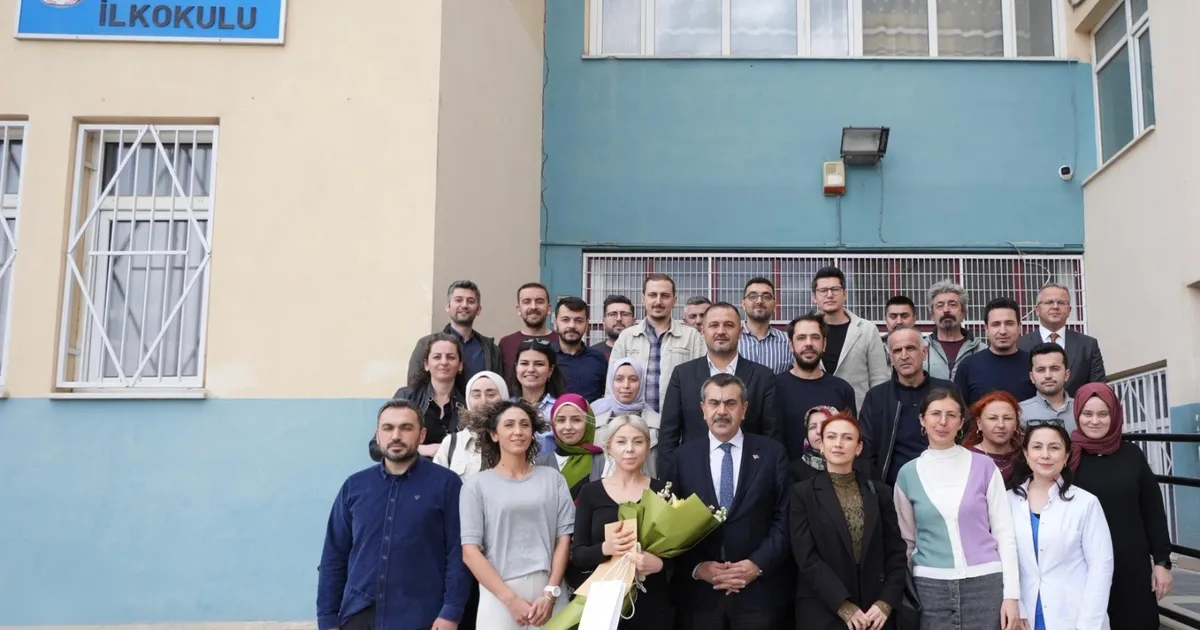 Bursa İnegöl'de Gülfidan öğretmene Bakan Tekin'den sürpriz kutlama haberi
