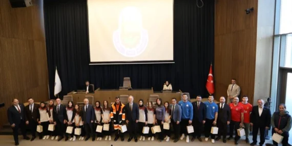 Bursa İnegöl’ü gururlandıran isimler mecliste ödüllendirildi haberi