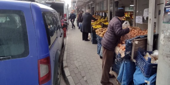 Bursa Osmangazi'de kaldırım işgaline zabıta denetimi haberi
