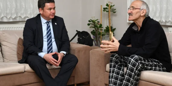 Bursa Osmangazi’de Başkan Aydın ev ziyaretlerinde haberi