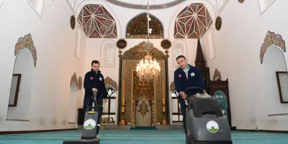 Bursa Osmangazi’de camiler bayrama hazır haberi