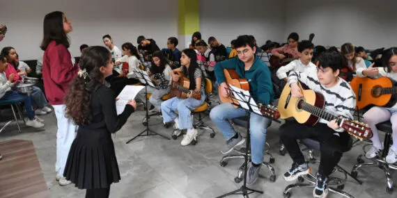 Bursa Osmangazi’de öğrencilerden Çanakkale türküsü haberi