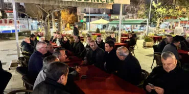 Bursa'da Başkan Aydın vatandaşlara iftar yemeği dağıttı haberi