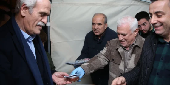 Bursa'da Başkan Bozbey'den Altepe'ye tatlı ikramı haberi
