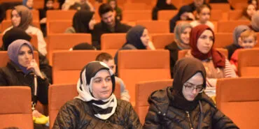 Bursa'da ‘Filistin Hakkında Konuşmalıyız’ tiyatro oyunu sahnelendi haberi