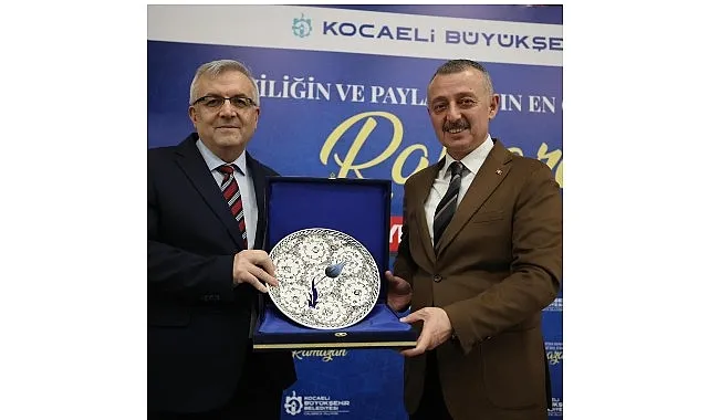 Büyükakın, Fransa dönüşü  sağlık çalışanlarıyla iftar yaptı haberi