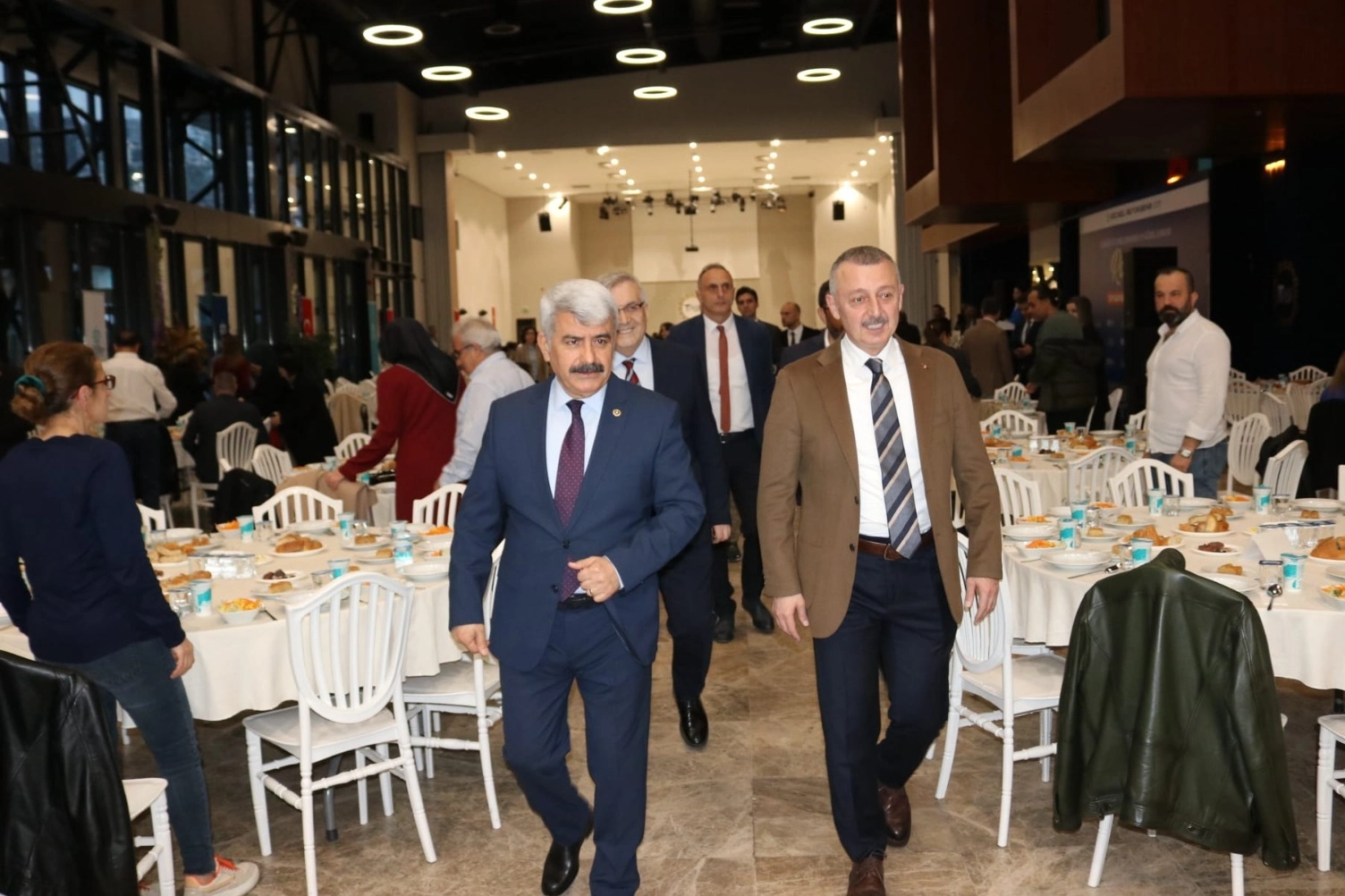 Büyükakın, Fransa dönüşü  sağlık çalışanlarıyla iftar yaptı haberi