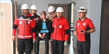 Büyükşehir Belediyesi’nden Öğrencilere Yönelik Deprem Tahliye Tatbikatı haberi