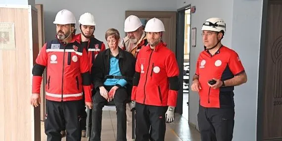 Büyükşehir Belediyesi’nden Öğrencilere Yönelik Deprem Tahliye Tatbikatı haberi