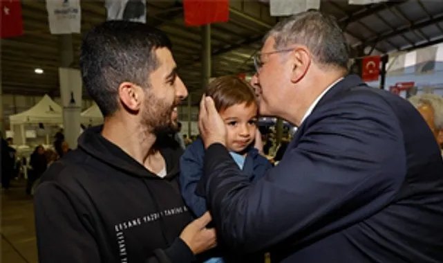 Büyükşehir'in iftar sofrası bu kez Karabağlar'da kuruldu haberi