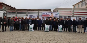 Büyükşehirden, üreticilere kuzu-oğlak yemi desteği haberi