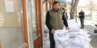 Büyükşehir’in üreticilere yem desteği sürüyor haberi